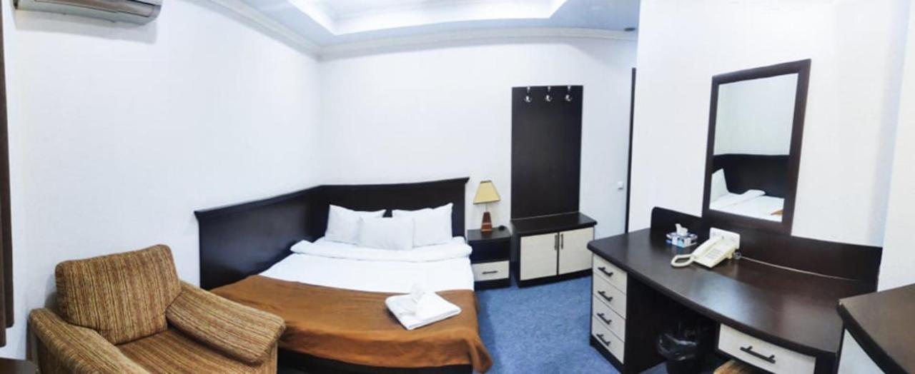 Ddd Hotel Yerevan Bagian luar foto