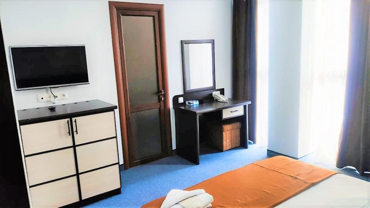 Ddd Hotel Yerevan Bagian luar foto
