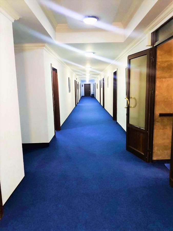 Ddd Hotel Yerevan Bagian luar foto