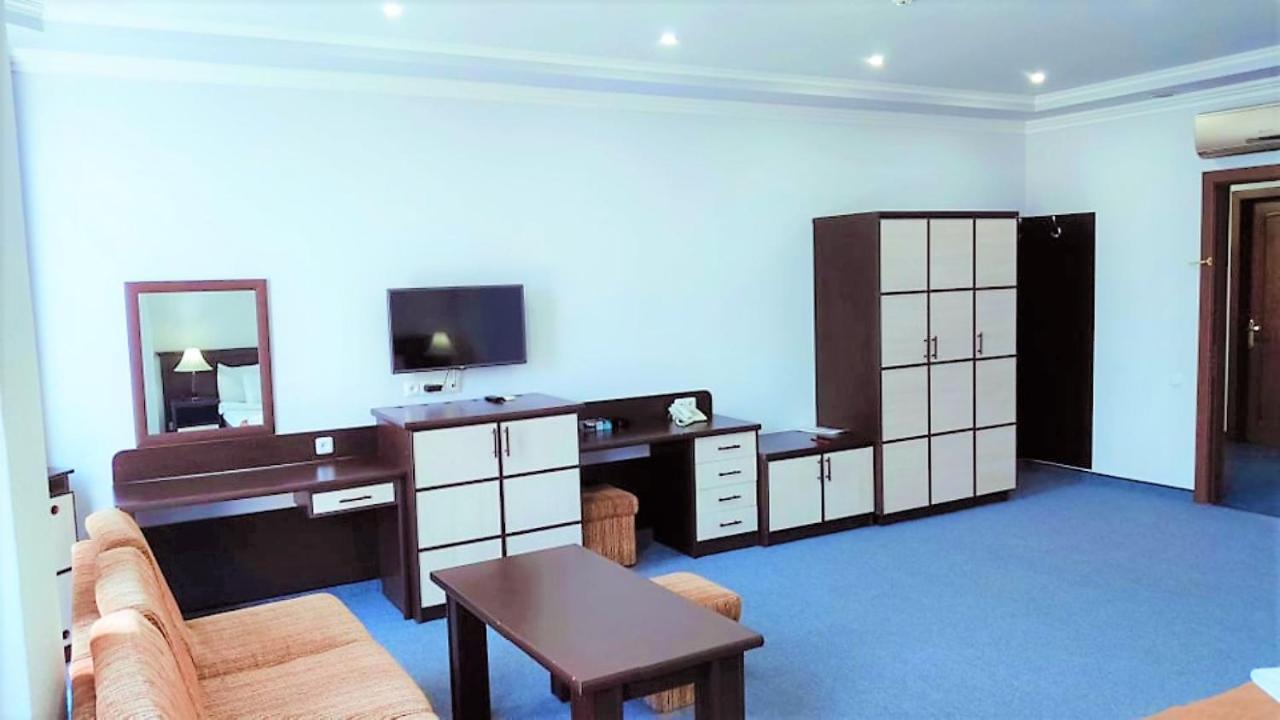 Ddd Hotel Yerevan Bagian luar foto