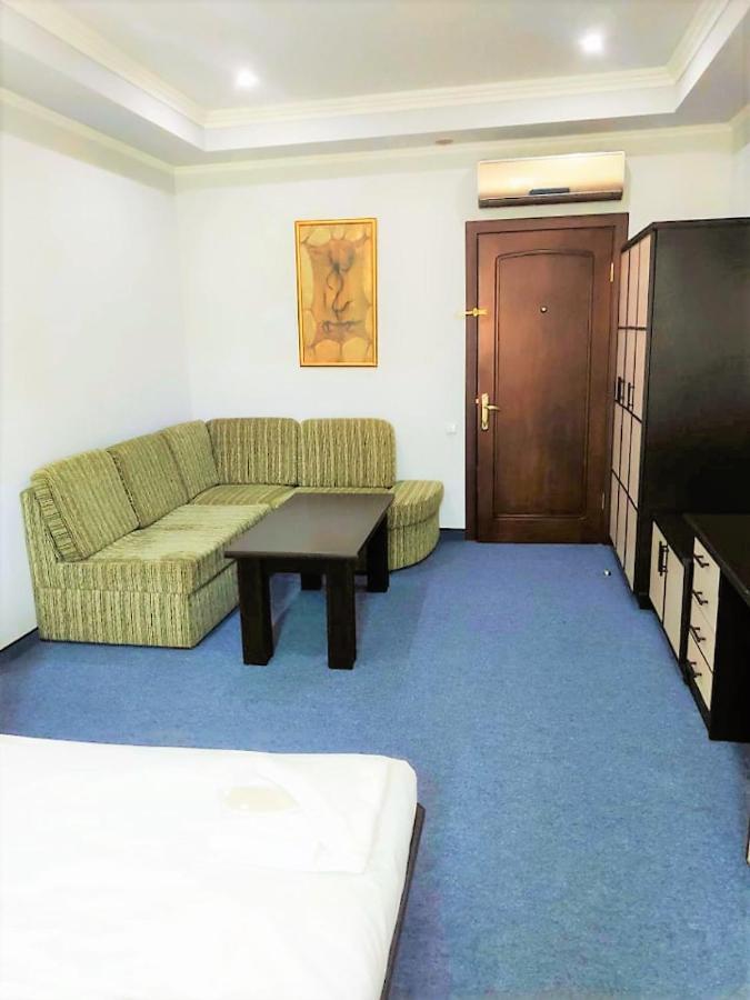 Ddd Hotel Yerevan Bagian luar foto