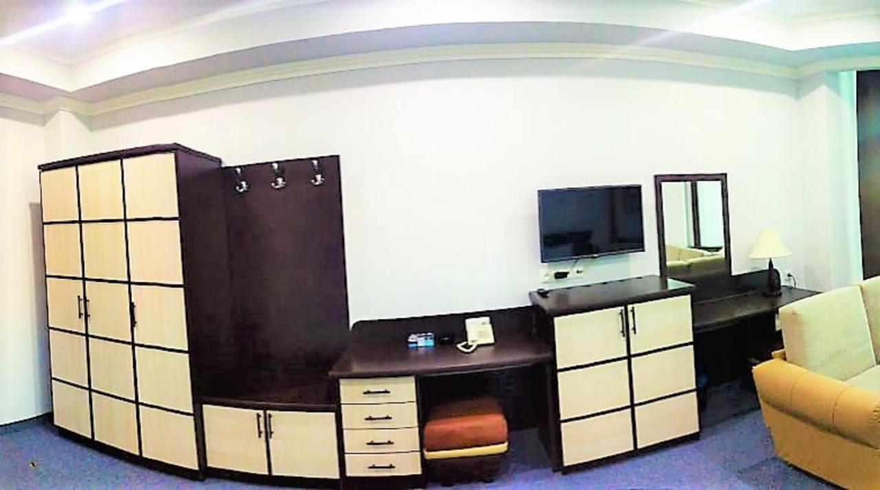 Ddd Hotel Yerevan Bagian luar foto
