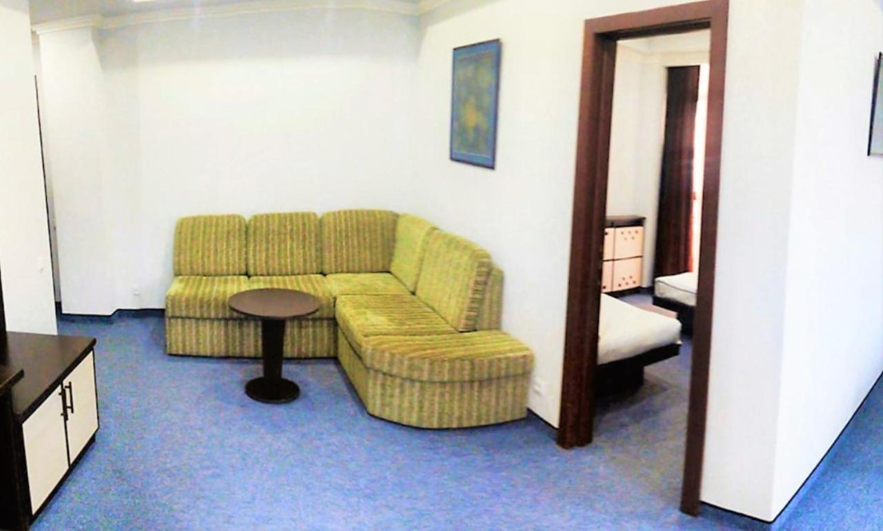 Ddd Hotel Yerevan Bagian luar foto